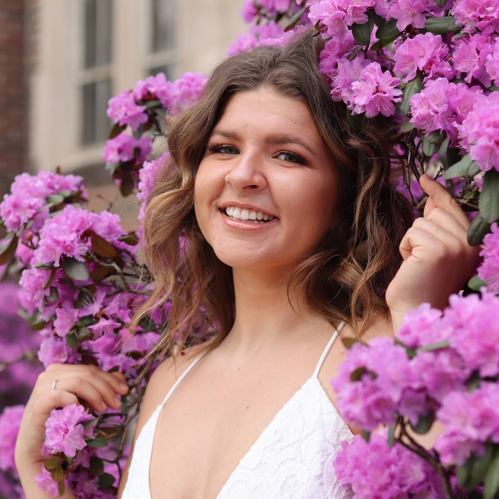 Meet your Posher, Demi